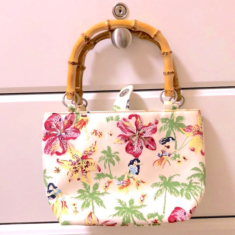 SALE 🌴Sunny Hawaii Purse with bamboo handle